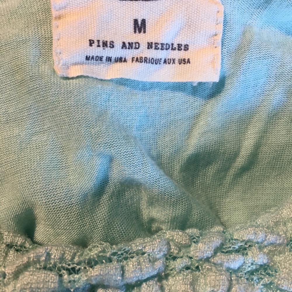 Pins and needles lace top medium - Picture 2 of 2